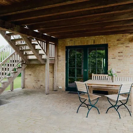 Familienfreundliches An Der Ostsee Für 6 Personen Chalet *